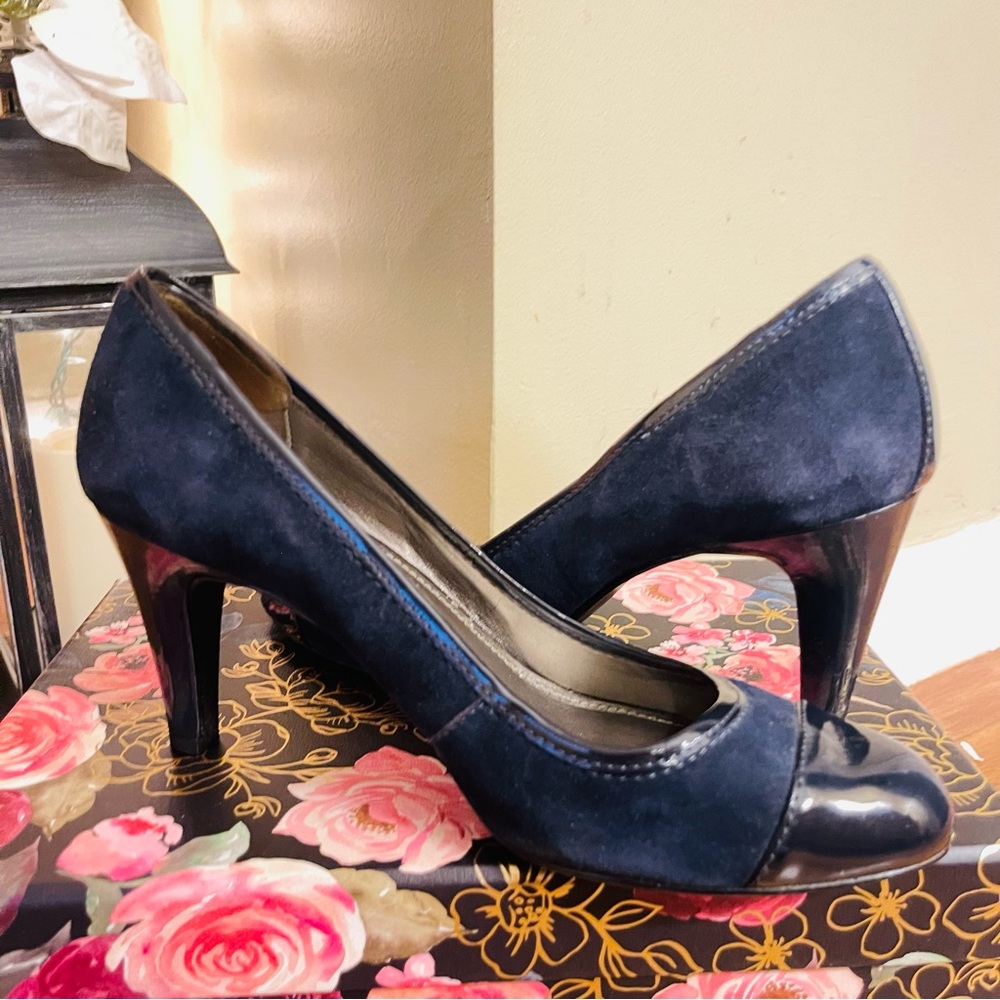 Circa Joan & David Navy Suede and leather closed toe Pumps Size 8